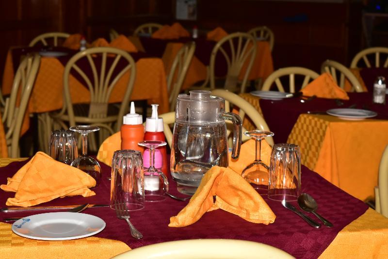 Ibis Hotel ニエリ エクステリア 写真